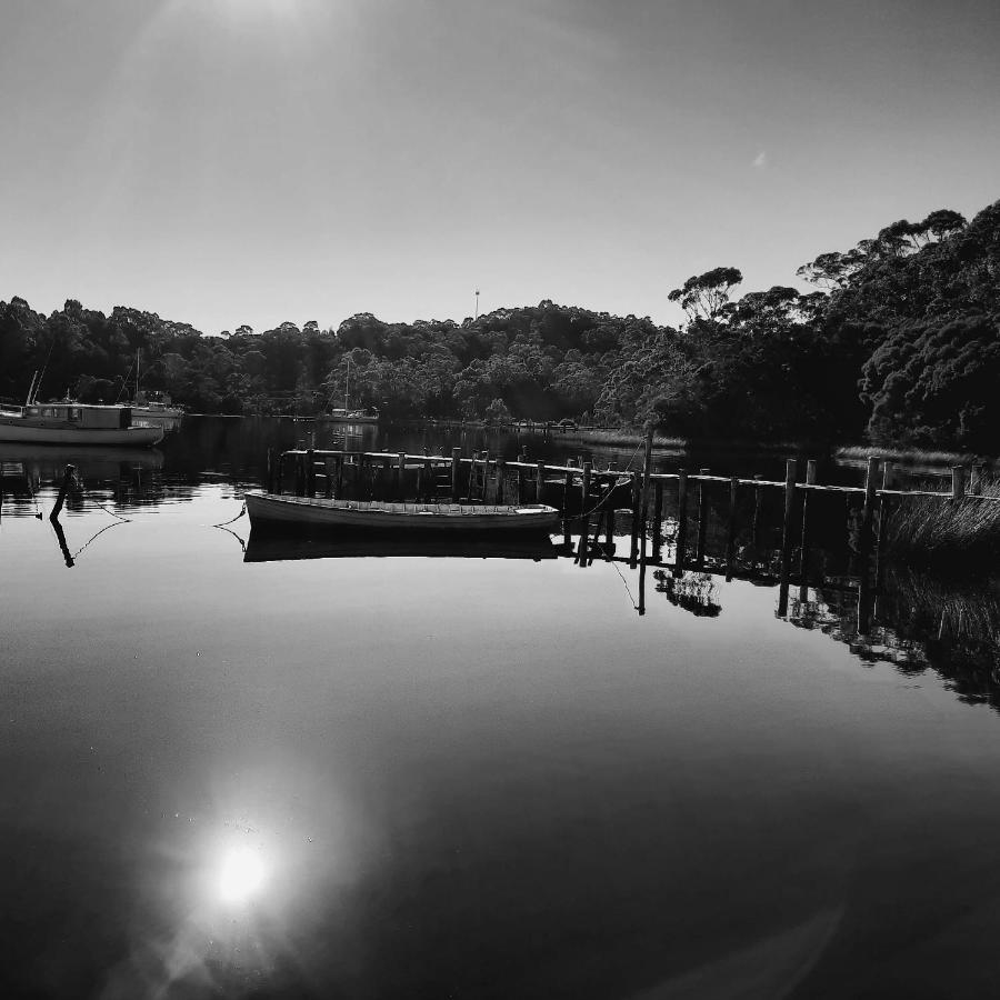 A Bird'S Eye View Strahan Exteriör bild